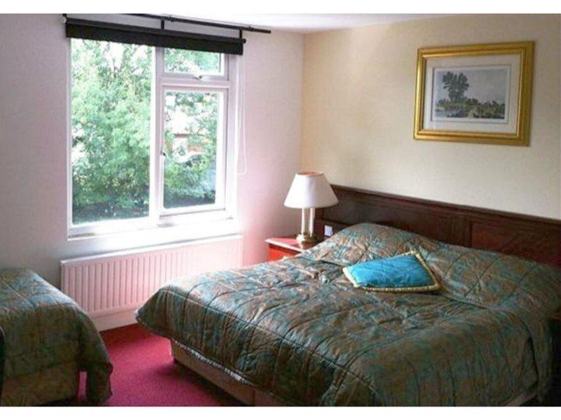Old Oak Tree Hotel 2*