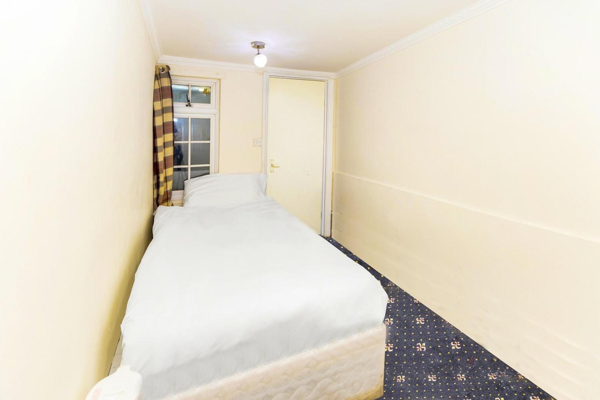 Old Oak Tree Inn Hotel 2*
