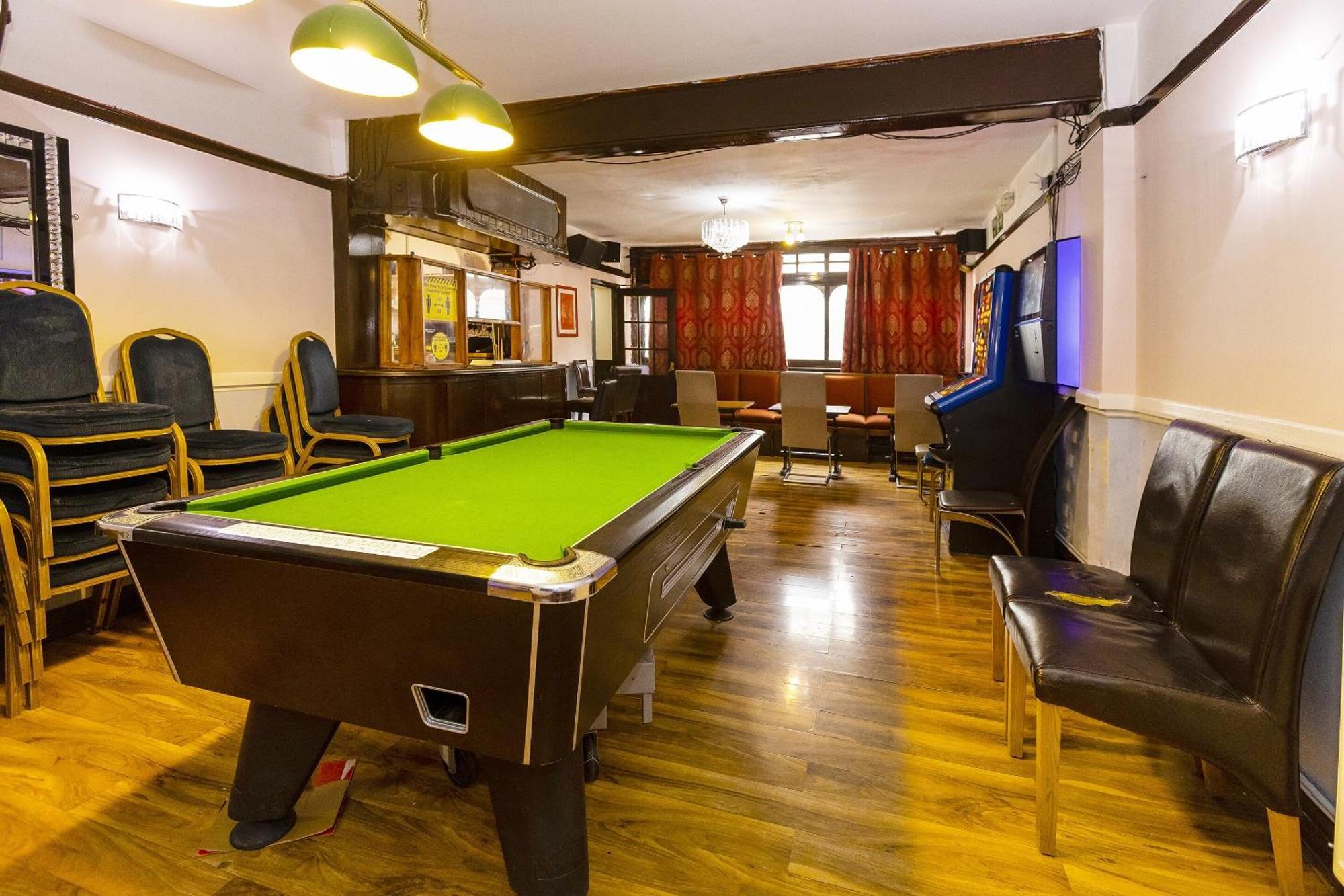 Old Oak Tree Inn Hotel 2*