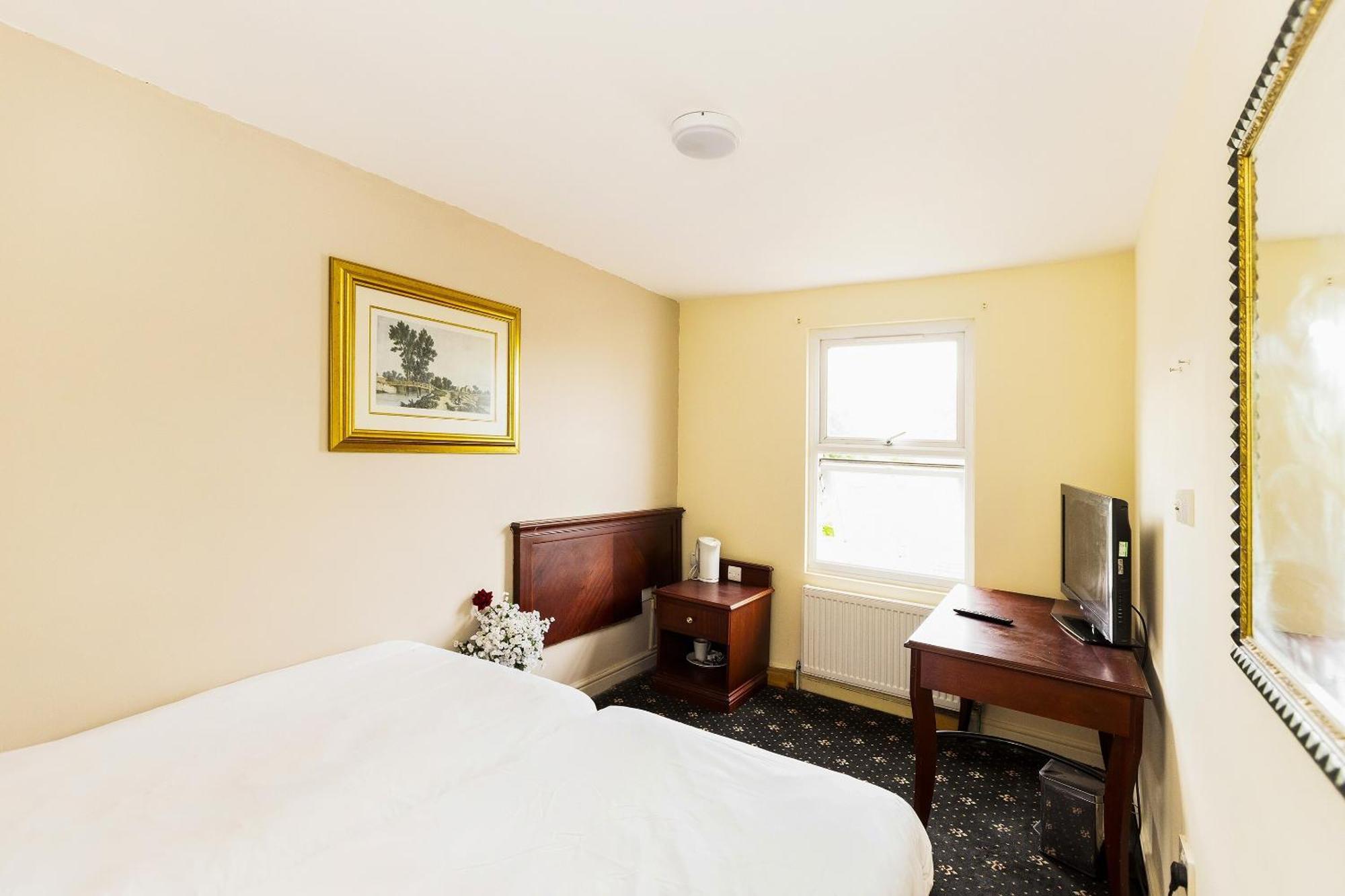Hotel Old Oak Tree Inn 2*