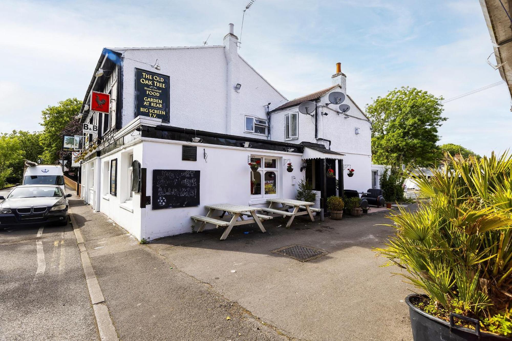Old Oak Tree Inn