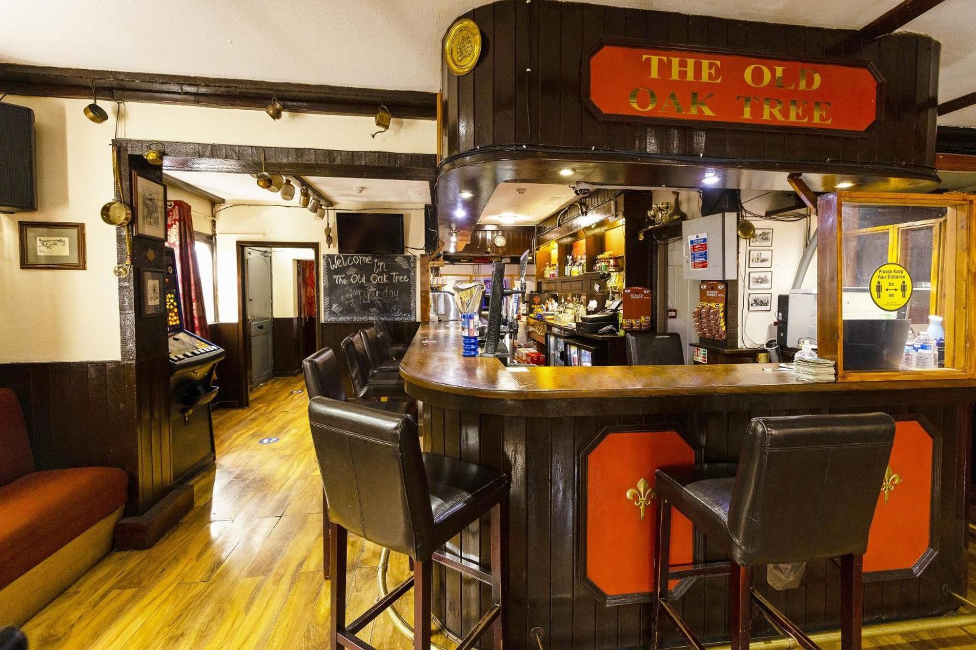 Old Oak Tree Hotel