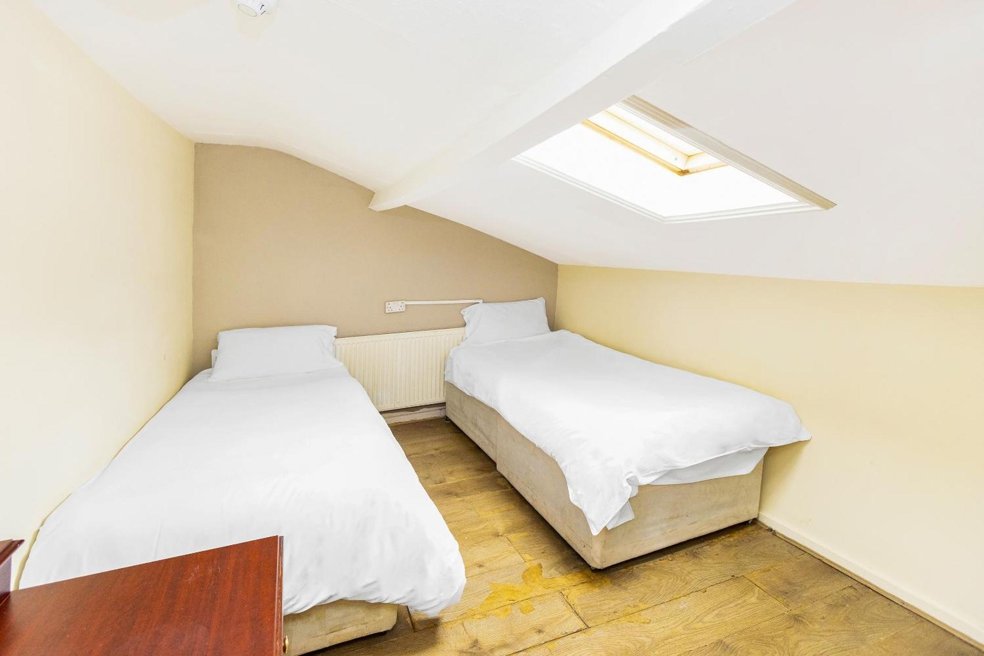 Hotel Old Oak Tree 2*