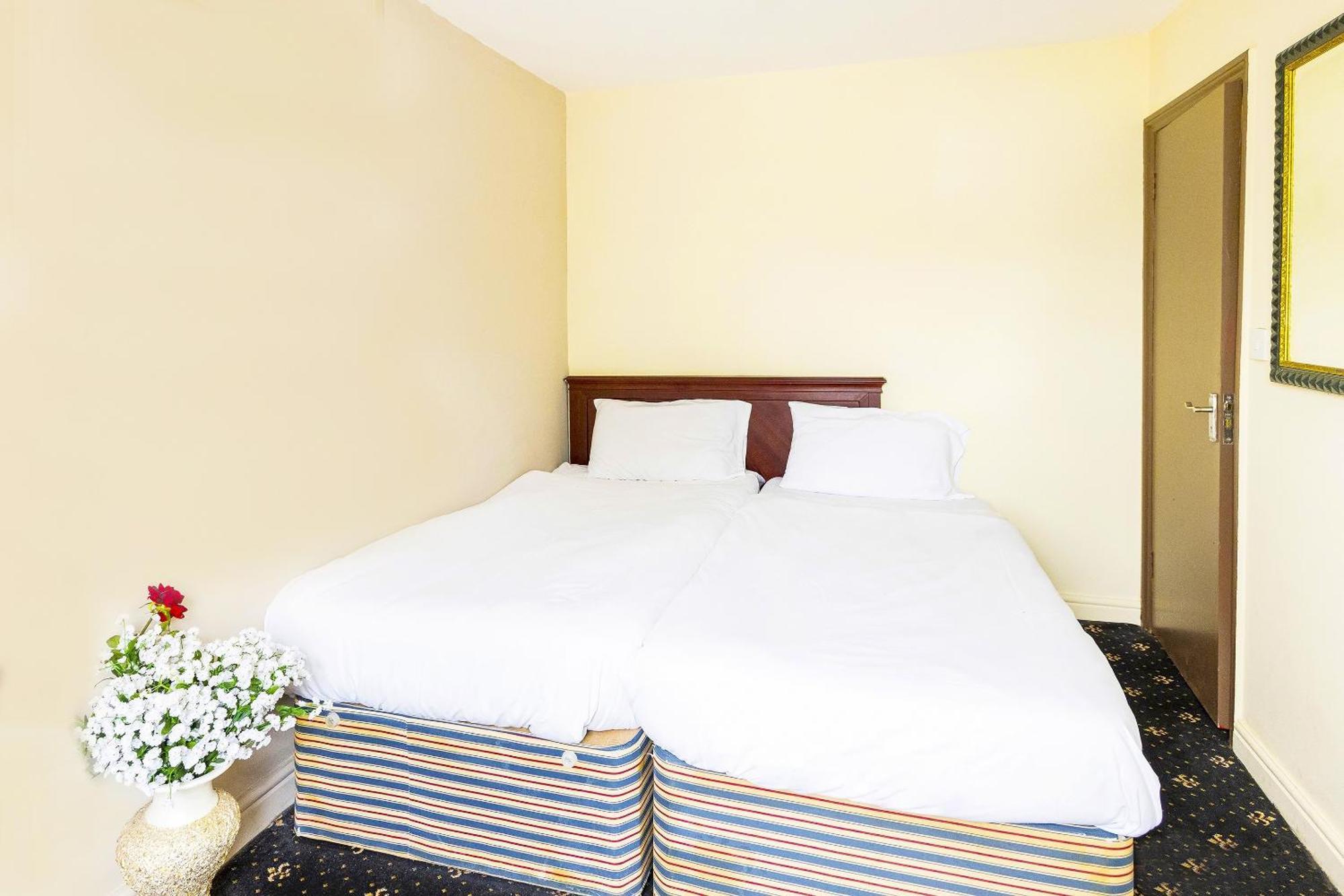 Hotel Old Oak Tree Hounslow