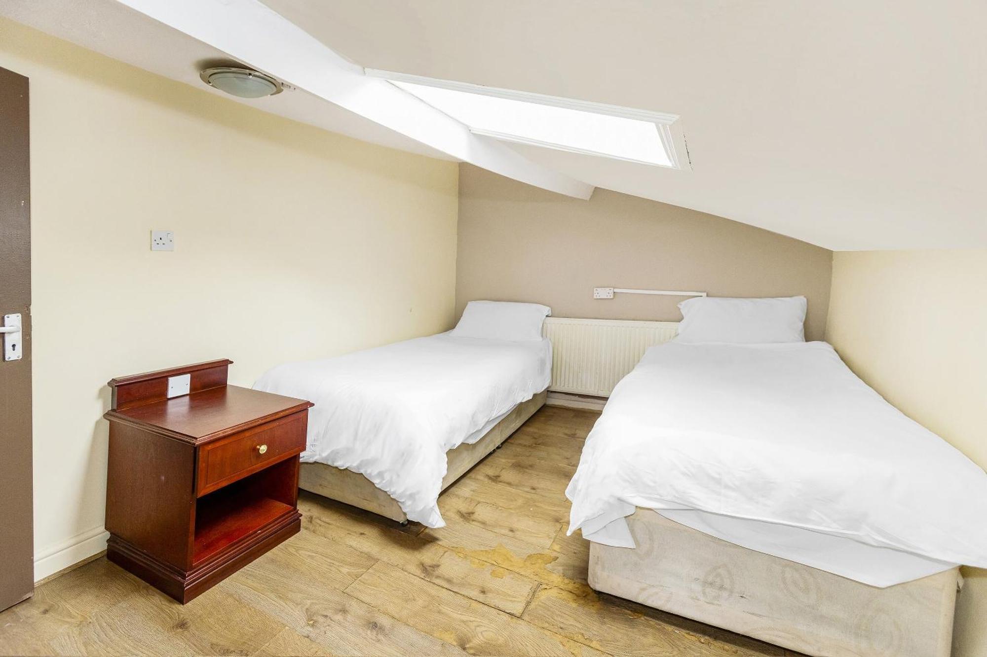 Old Oak Tree Inn Hotel